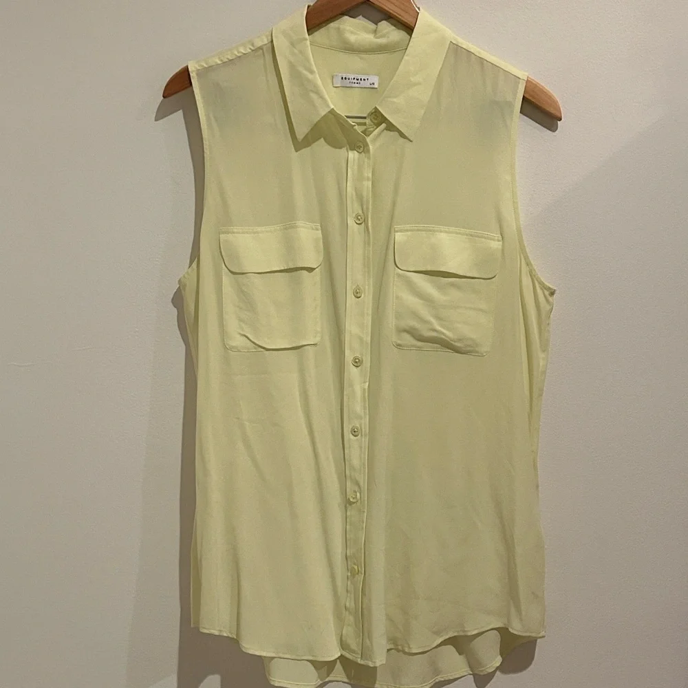 Equipment Light Yellow Slim Signature Sleeveless Shirt - Picture 1 of 7